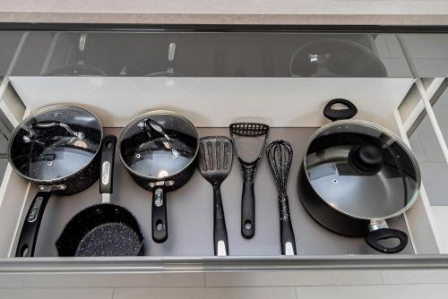 a drawer filled with utensils and spoons at Executive 8beds 3bath Contractorswelcome Parking in Southampton
