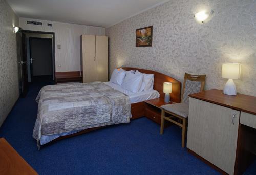 Postel nebo postele na pokoji v ubytování Cherkasy Palace