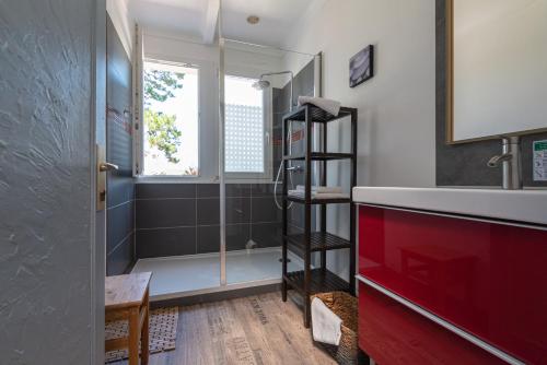 a bathroom with a shower and a sink at Maison Esperanza hôtel et appartement in Noirmoutier-en-l'lle