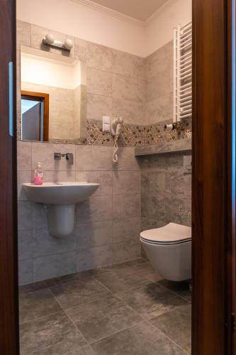 Ένα μπάνιο στο Hotel Pałacowa