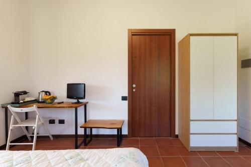 a bedroom with a bed and a desk with a computer at I 7 MELI in Sarzana