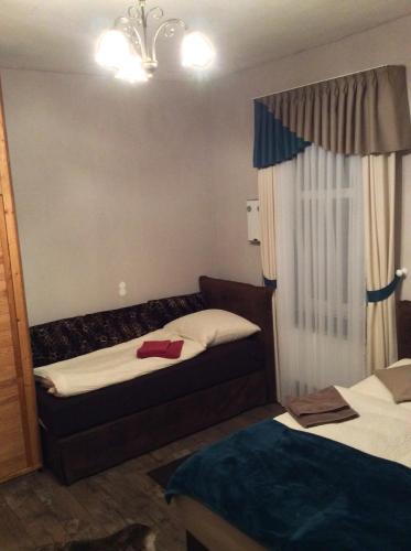 a hotel room with two beds and a window at Das Loreley Weinstuebchen in Sankt Goarshausen