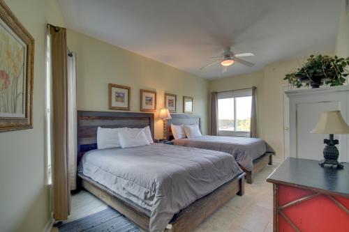 a bedroom with two beds and a window at 6th-Floor Gulfport Condo with Views Walk to Beach in Gulfport