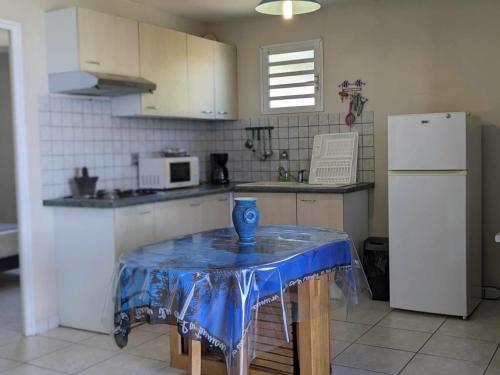 Kuchyň nebo kuchyňský kout v ubytování Les Kréol'inns chalets de Charme