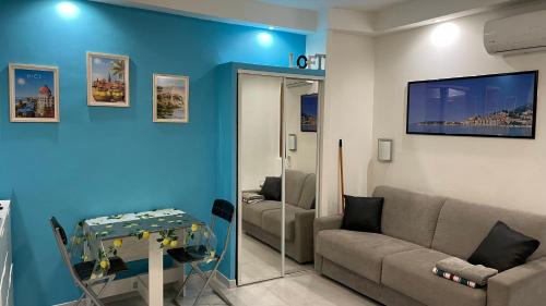 Studio rue piétonne proche plage