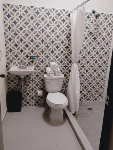 a bathroom with a toilet and a sink at Tres Migueles, Departamento Alaain, cerca de la marina, zona turistica y playa in Cabo San Lucas