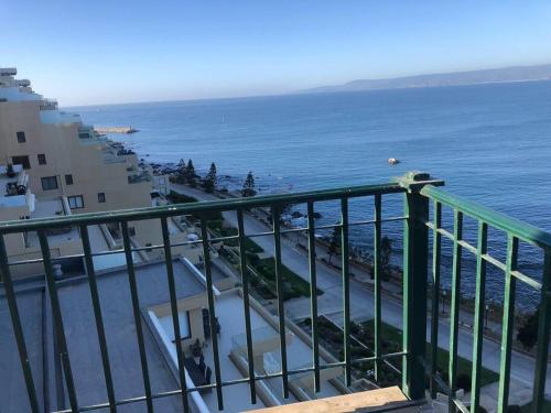 a view of the ocean from the balcony of a building at Algarrobo Punta Fraile Hermosa vista a la bahia de Algarrobo in Algarrobo