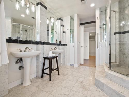 a bathroom with two sinks and a shower at La Playa -Crown Point Bayside Luxury Condo in San Diego