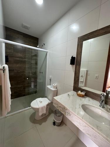 a bathroom with a toilet and a sink and a shower at Pousada Princesa Isabel - Visconde in Petrópolis