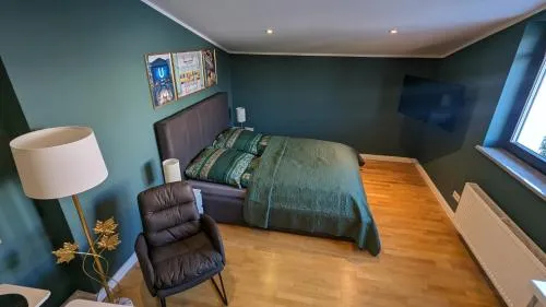 3 ROOMS - Zimmervermietung nähe Flughafen BER - gratis WLAN, Parken & Netflix photo 14
