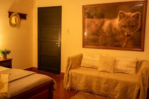 a cat standing in a picture in a bedroom at Estancia Iberá in Colonia Carlos Pellegrini