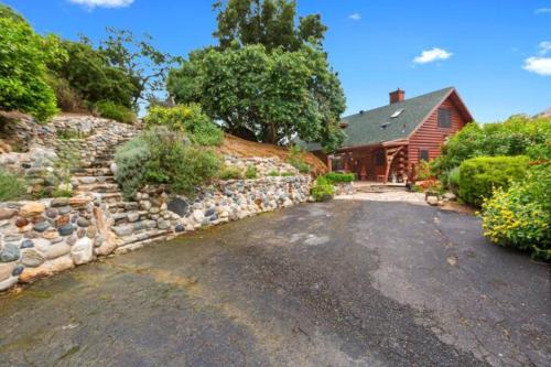 a stone retaining wall in front of a house at SEQUOIA LOOKOUT LODGE in Three Rivers
