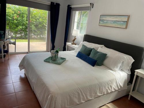 Ein Bett oder Betten in einem Zimmer der Unterkunft Acogedor apto con jardin puntacana
