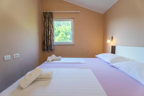 Postel nebo postele na pokoji v ubytování Apartmani Malbašić