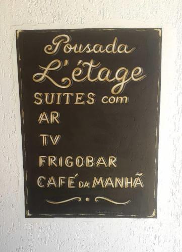 a sign on a wall that reads rosedale exchange surfaces comerate at Pousada L'étage in Búzios