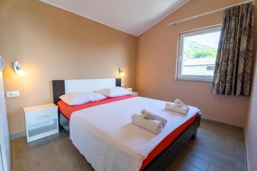 Posteľ alebo postele v izbe v ubytovaní Apartmani Malbašić