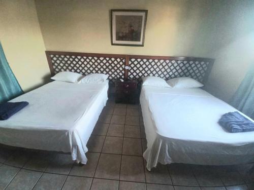 Ένα ή περισσότερα κρεβάτια σε δωμάτιο στο The Seaside Garden Guesthouse