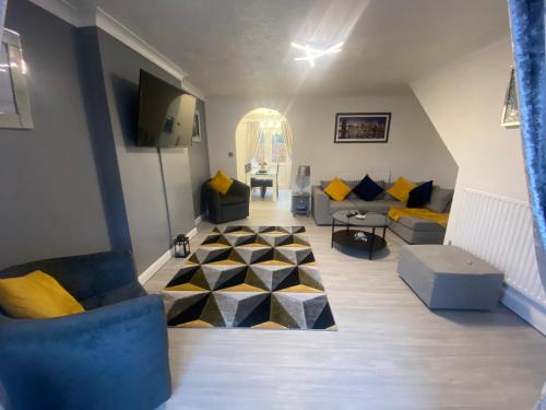Posezení v ubytování Lingfield House - Spacious 3 Bed Home From Home in Burton