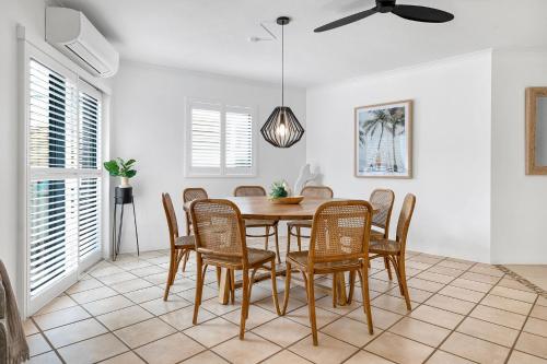 a dining room with a table and chairs at Central Location Stylish 3 Bed with Pool - Sunshine Central in Sunshine Beach