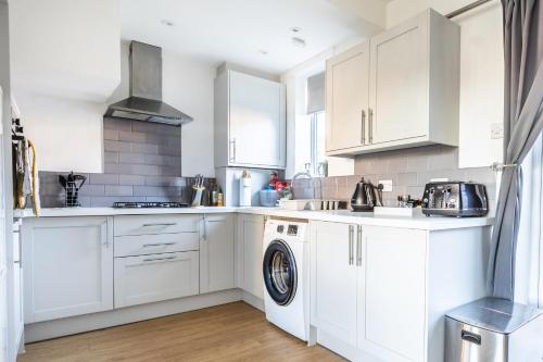 The Heart - Cosy 3 bedroom house with double driveway and Garden in Manchester photo 34