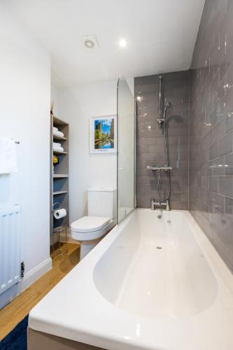 The Heart - Cosy 3 bedroom house with double driveway and Garden in Manchester photo 18