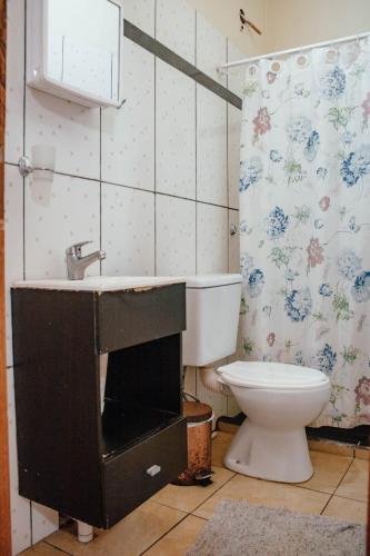 a bathroom with a sink and a toilet at El Rosedal Cataratas in Puerto Iguazú