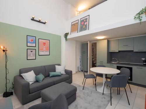 [IHost Apartment] - Romilli 17A