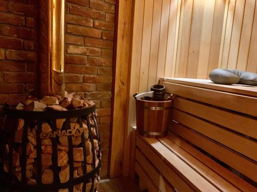 a cabin with a trash can next to a window at Bilychi - садиба у Карпатах in Bilichi