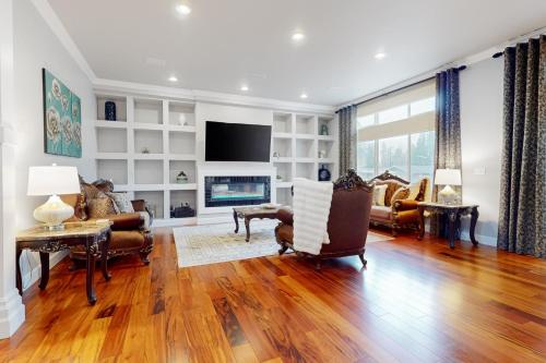 a living room with a hard wood floor and a tv at Marysville Modern Oasis in Marysville
