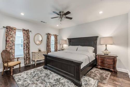a bedroom with a bed and a ceiling fan at Stylish 3 BDR House 5 miles to Downtown! in Houston