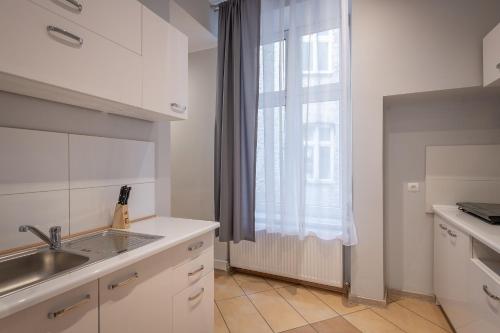 Kuchyňa alebo kuchynka v ubytovaní Queen Apartments