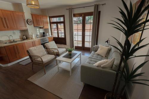a living room with a couch and a table at Casa Luisa Atico - Vallehermoso Centro Casco Antiguo in Vallehermoso