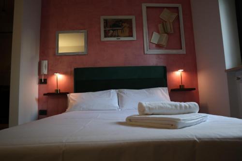 a bedroom with a bed with two towels on it at BELLEVUE APARTMENTS in SantʼAgata deʼ Goti