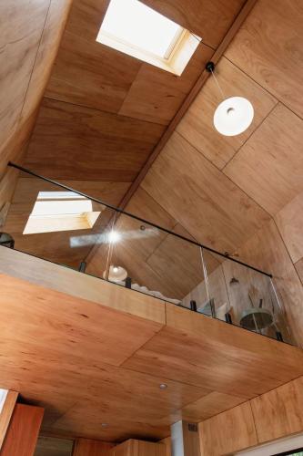 a room with a wooden ceiling with a window at Bicheno Garden Cottages in Bicheno