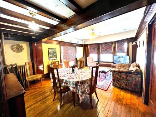 a dining room with a table and chairs at Arundel Mansions Hotel in New Westminster