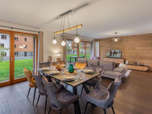 Appartement moderne avec 3 chambres, terrasse, garage et services inclus à Megève - FR-1-569-131