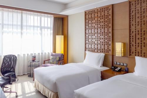 Un ou plusieurs lits dans un hébergement de l'établissement DoubleTree by Hilton Shenyang