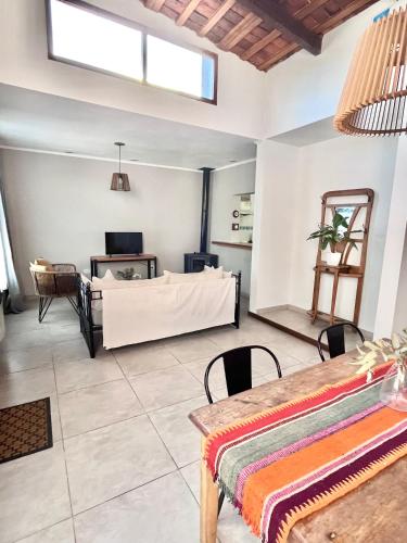 a living room with a table and chairs at Casa Los Olivos in Nueve de Julio