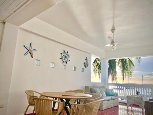 a living room with a table and chairs and a couch at Apartamentos Magallanes Bayahibe in Bayahibe