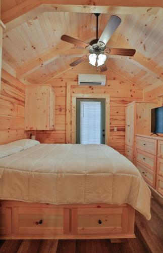 a bedroom with a bed and a ceiling fan at Bryce Cabin Lookout Mtn Tiny Home W Swim Spa in Chattanooga