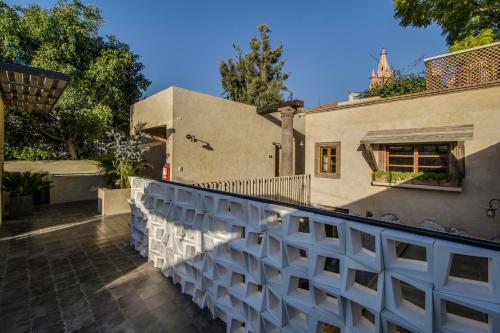 an outdoor patio with a fence and a building at Casa Andreu in San Miguel de Allende