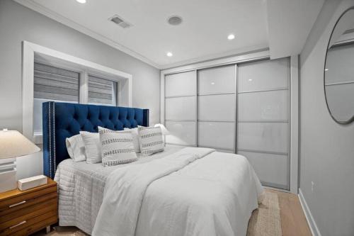 a bedroom with a large bed with a blue headboard at City Oasis By Meridian Park (Chapin 1) in Washington