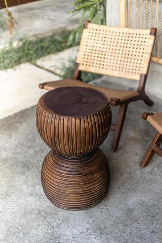 a wooden chair and a table and a chair at Kano Twin in Canggu