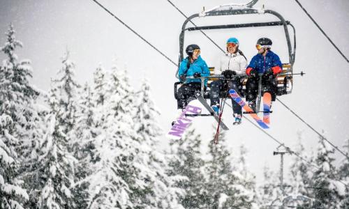 Επισκέπτες που μένουν στο 2 Bedroom and Wall Bed Mountain Getaway Ski In Ski Out Condo with Hot Pools Sleeps 8