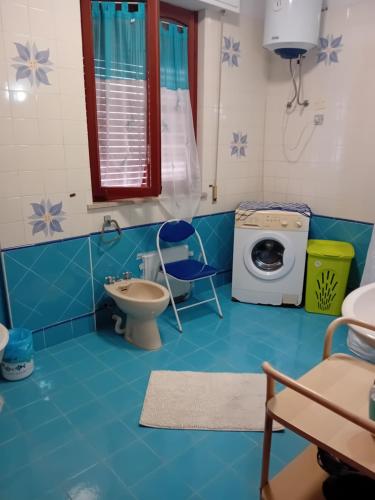 a bathroom with a toilet and a washing machine at Beach house in Mondello