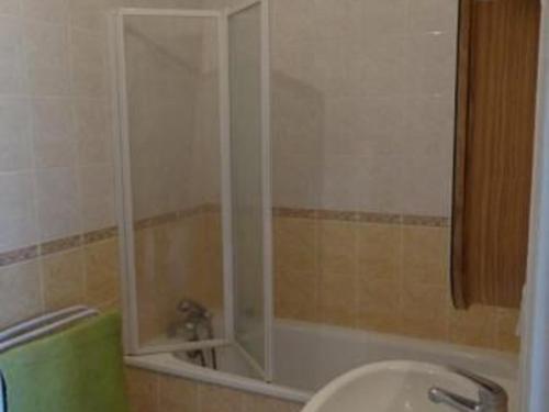 a bathroom with a shower with a sink and a mirror at Ferme rénovée avec verger, 7 km du Mans, cheminée, 4 chambres, draps inclus, calme assuré - FR-1-410-251 in La Bazoge