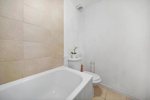 Kúpeľňa v ubytovaní Modern Deluxe 1 Bed Apartment London Bridge Bermondsey - Perfect for Long Stays