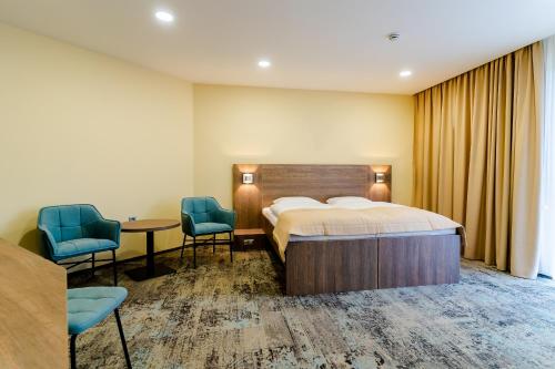 Spa & Wellness Hotel Fitak**** tesisinde bir odada yatak veya yataklar