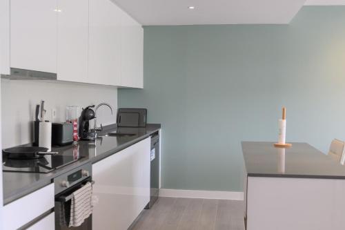 Kuchyňa alebo kuchynka v ubytovaní Modern 3 bedroom apartment in Mijas Costa - Vitta Nature
