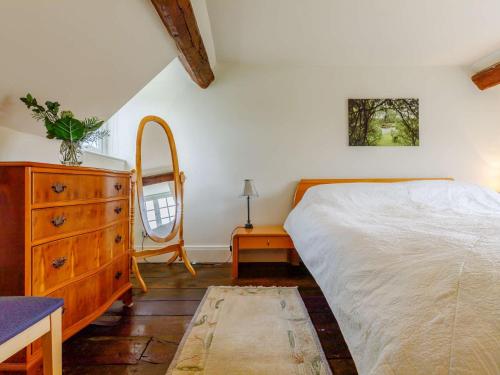 En eller flere senge i et værelse på 1 Bed in Cleobury Mortimer 82957